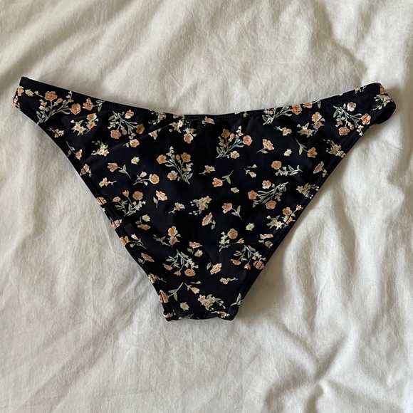 Billabong bikini bottoms - Picture 2 of 3